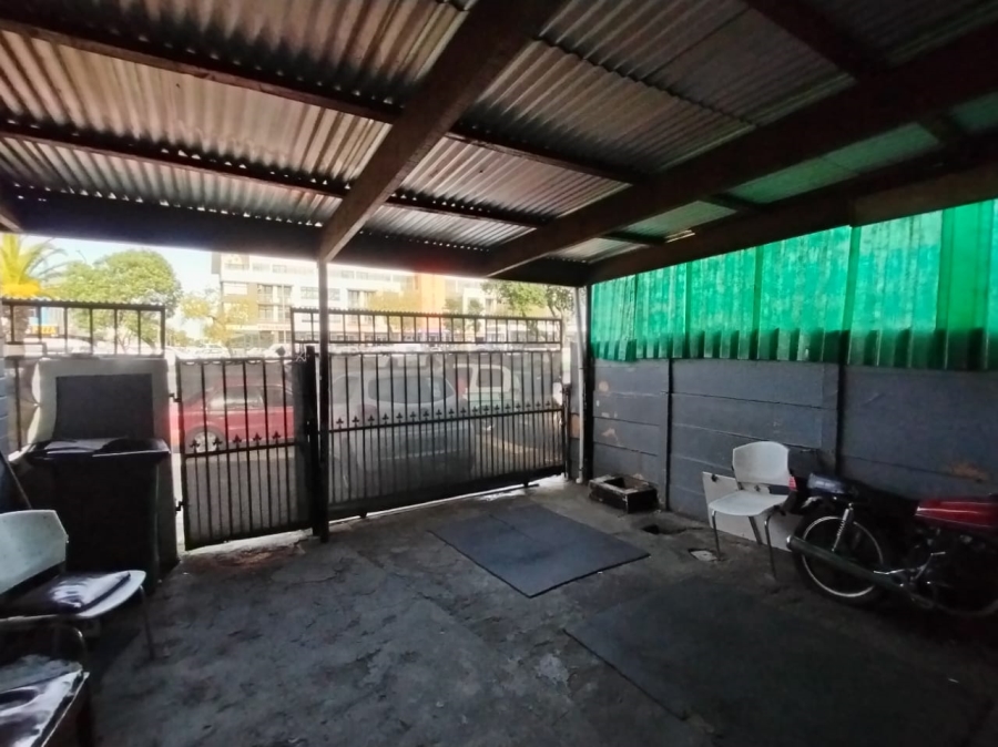 3 Bedroom Property for Sale in Silvertown Western Cape